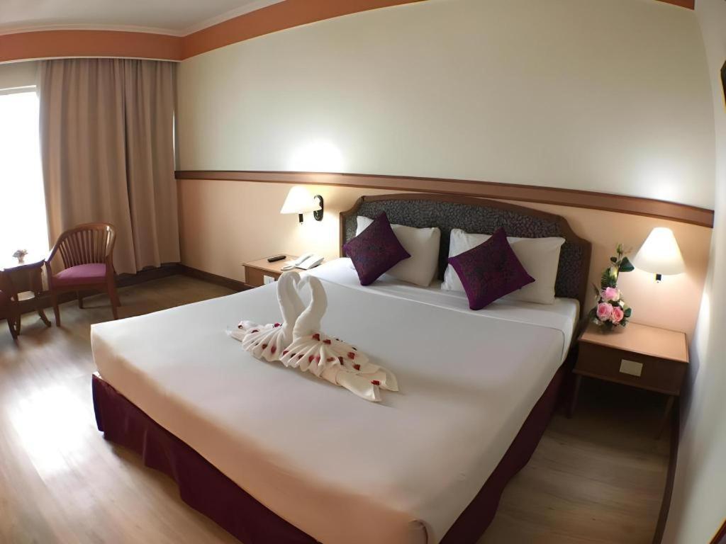 Sakura Hotel Хатъяй Экстерьер фото