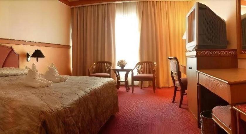 Sakura Hotel Хатъяй Экстерьер фото